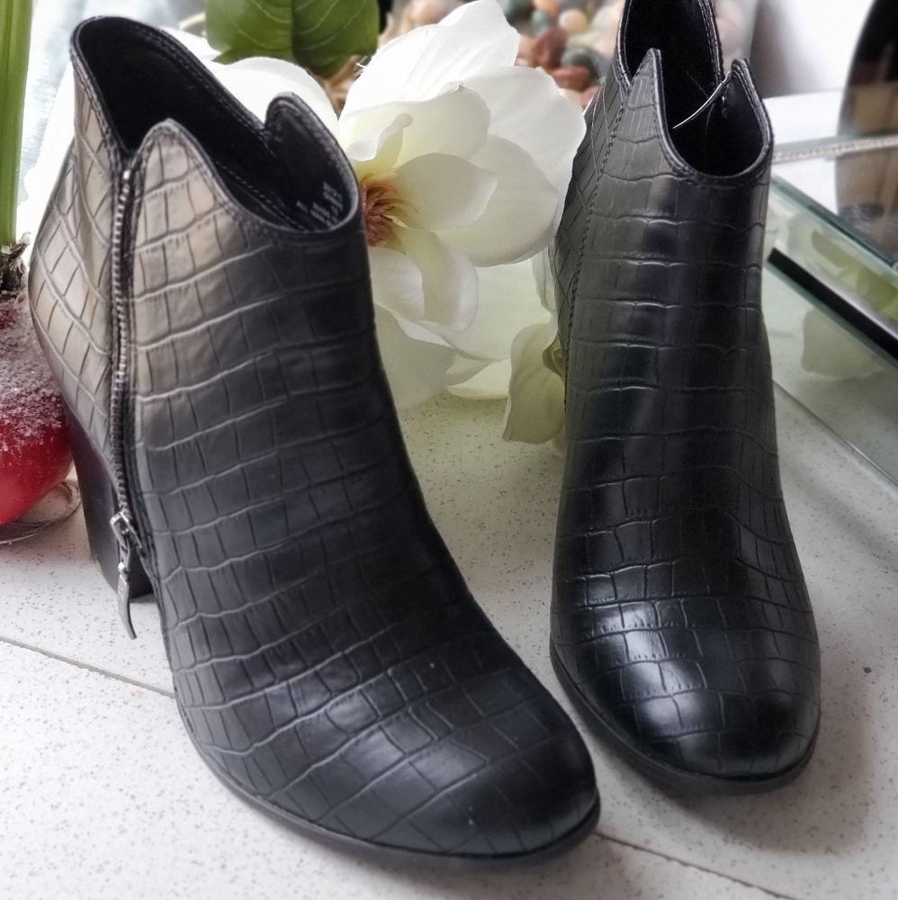 Shoes - Picture 4 of 4